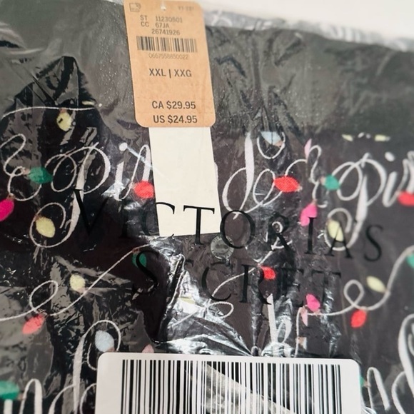 VS PINK NWT Holiday Pajama Set Tank Top & Flannel Boxy Shorts - Picture 7 of 12